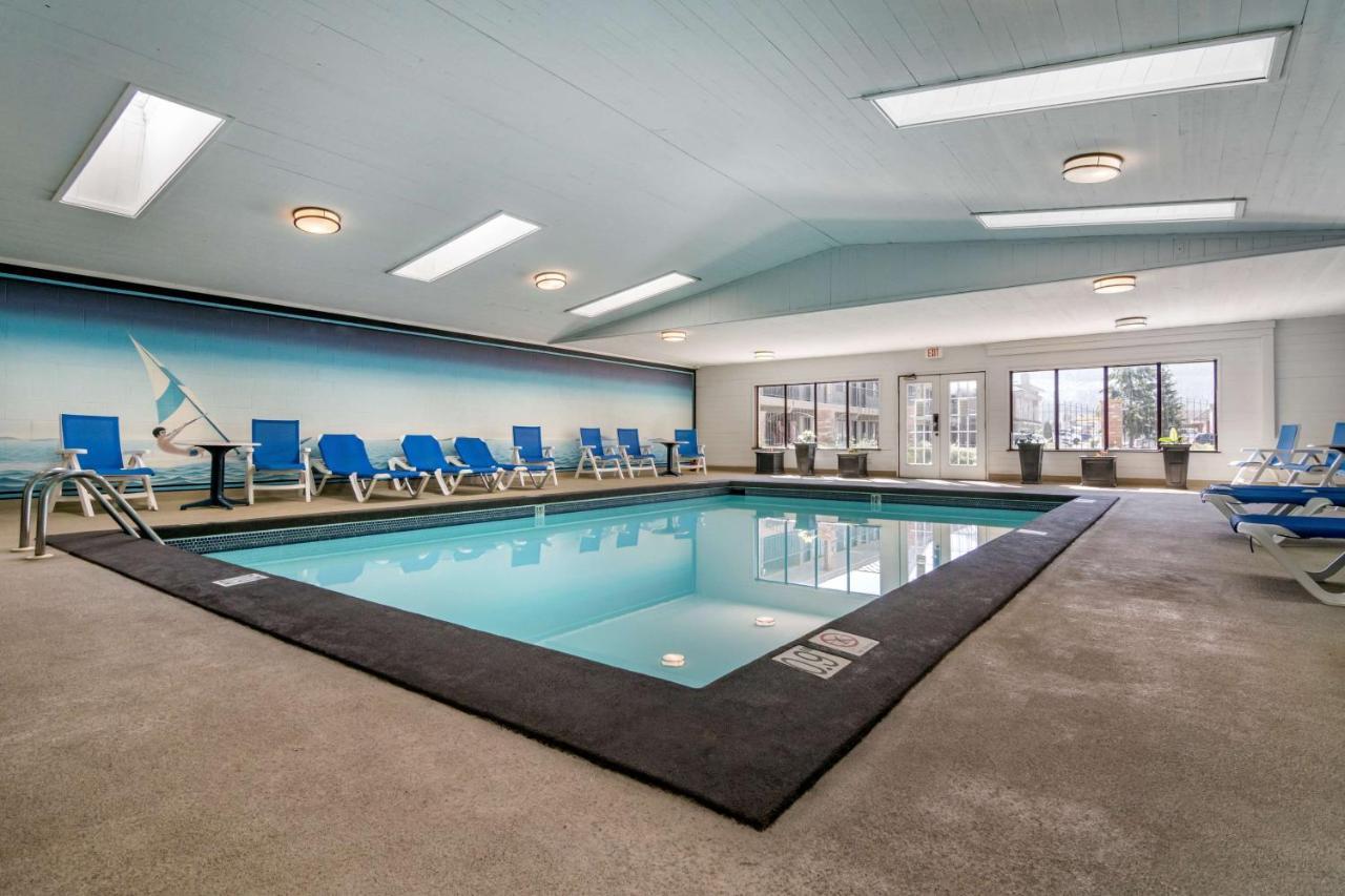Surestay Plus Hotel By Best Western Salmon Arm Esterno foto