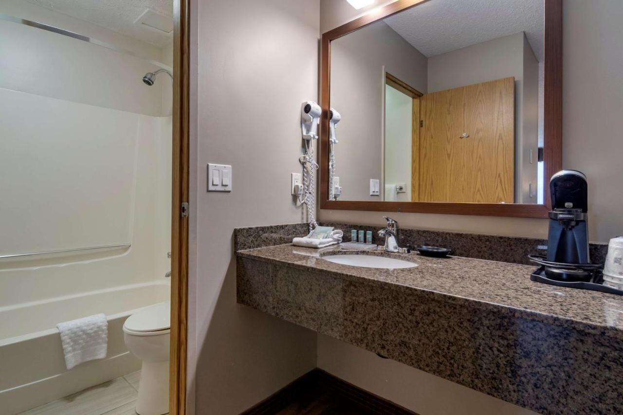 Surestay Plus Hotel By Best Western Salmon Arm Esterno foto
