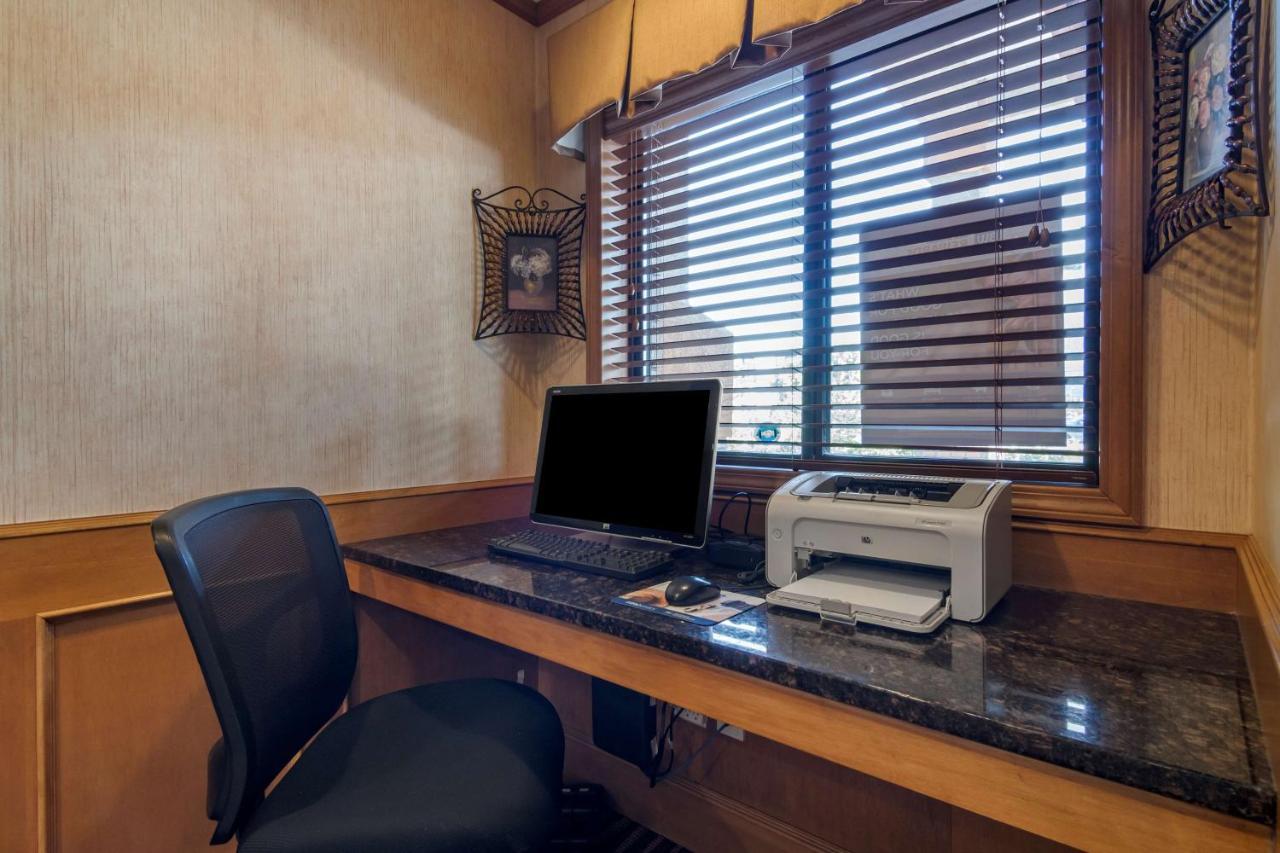 Surestay Plus Hotel By Best Western Salmon Arm Esterno foto