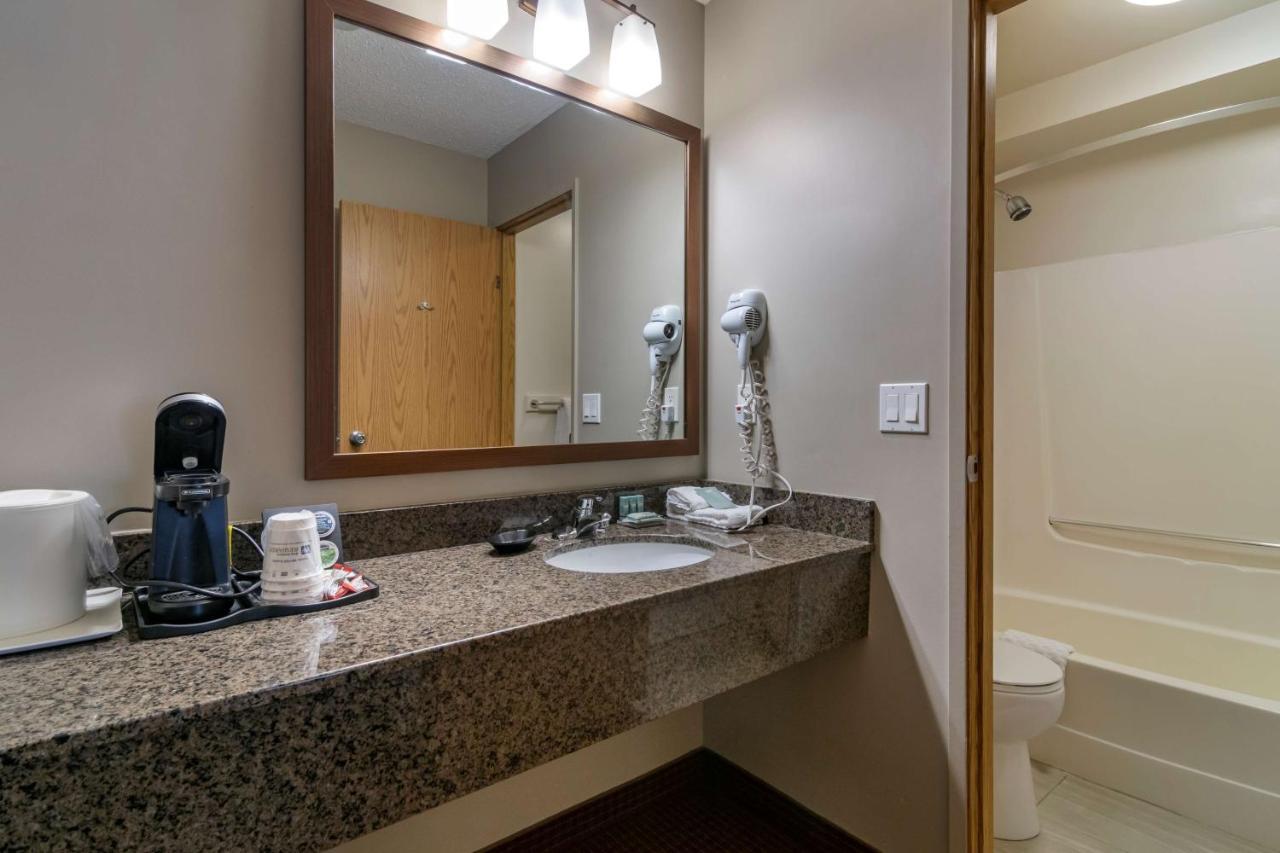 Surestay Plus Hotel By Best Western Salmon Arm Esterno foto