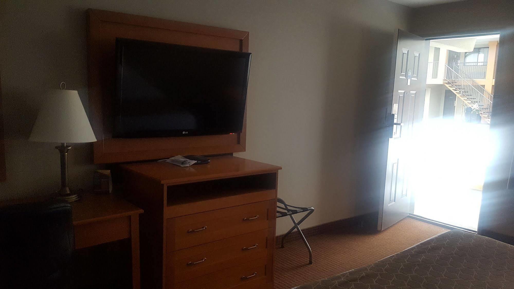 Surestay Plus Hotel By Best Western Salmon Arm Esterno foto